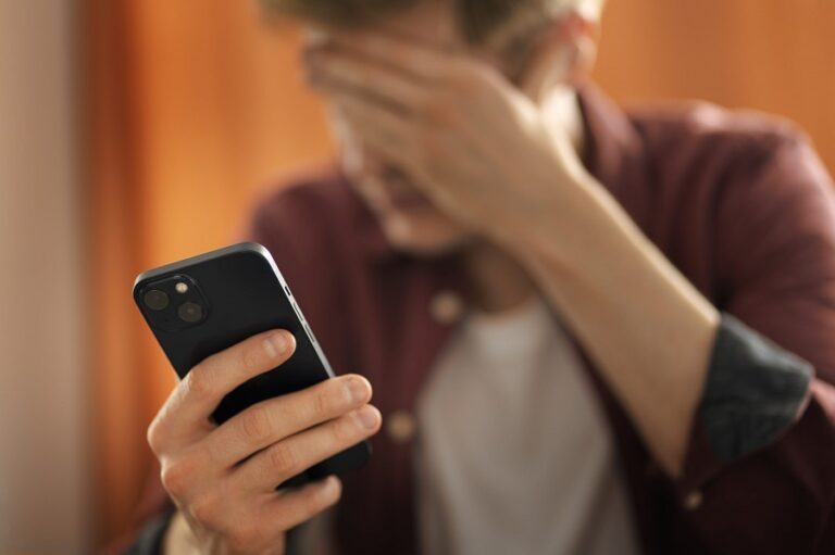 Statul va ști ce telefoane folosesc toți românii