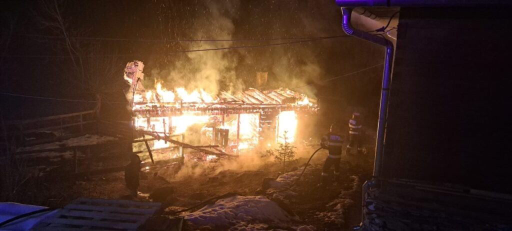 Incendiu la o anexă gospodărească din Lăzești, comuna Vadu Moților