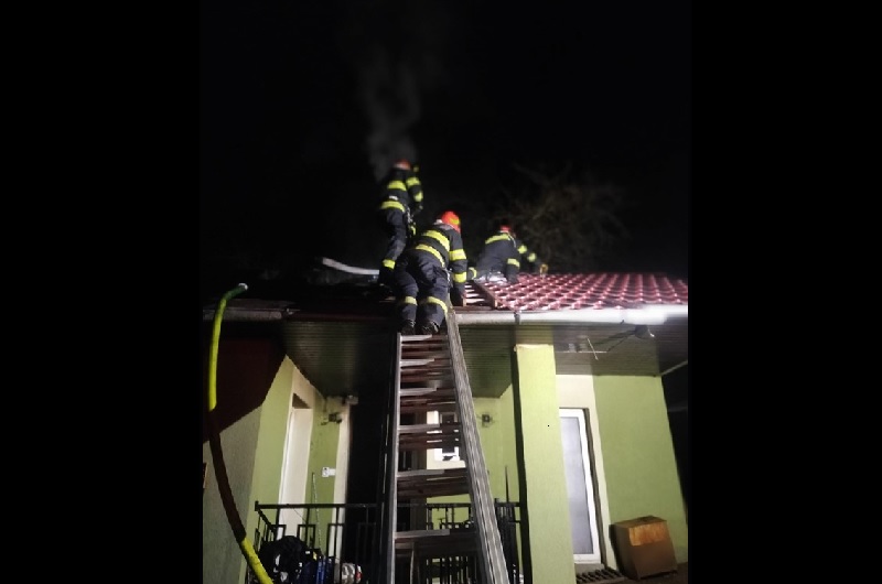 Incendii în Tărian și Munteni, provocate de coșurile de fum