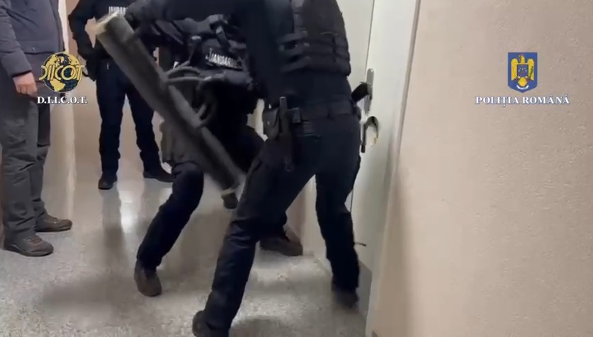 (VIDEO) A recrutat o femeie simulând o relație de iubire: Bărbatul a fost arestat pentru trafic de persoane!