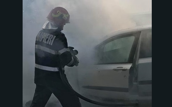Incendiu la un autoturism, în Peștiș: Pompierii din Aleșd au lichidat incendiul!