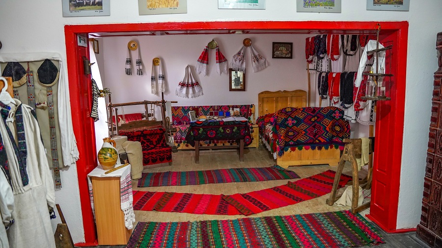 Casa Memorială „Drăgan Muntean”, din Poienița Voinii, o colecție de obiecte și costume pădurenești