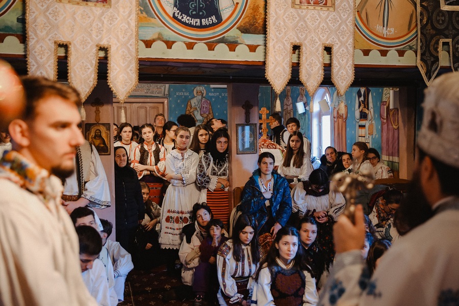 Binecuvântare arhierească pentru tinerii aflați în tabăra de iarnă de la Mărișel