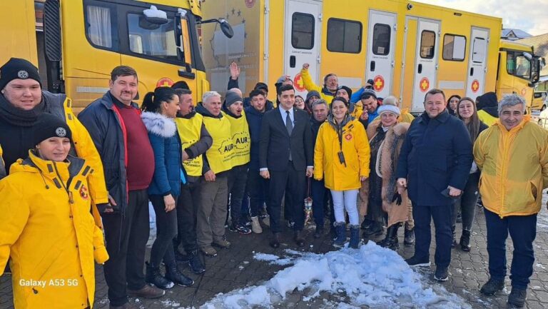 Spitalul Mobil AUR a oferit consultații gratuite moților! George Simion a ajuns în Apuseni, în Baia de Arieș!