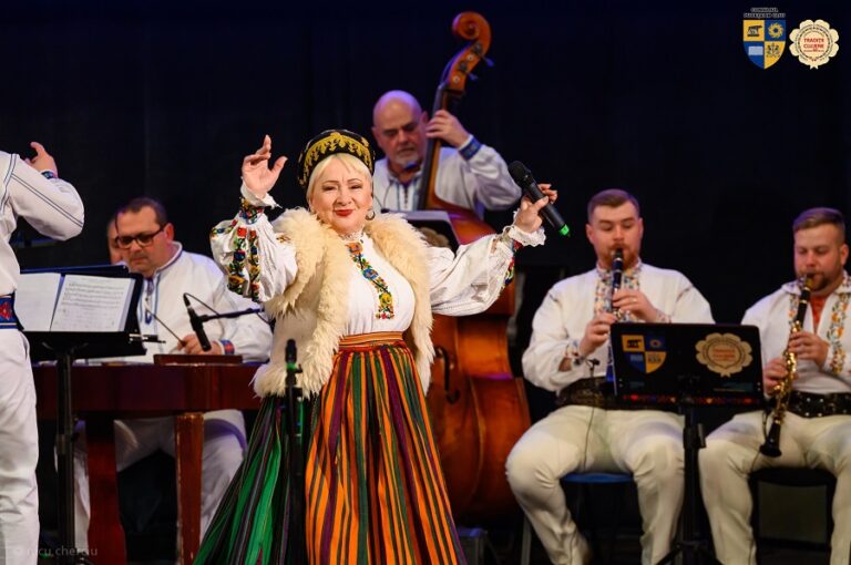 Sava Negrean Brudașcu a încântat publicul clujean la Spectacolul Festiv „Hai să dăm mână cu mână! – De la Cluj, la Hunedoara”