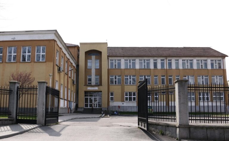 Colegiul Național „Iancu de Hunedoara” din Hunedoara a scos la concurs postul de secretar șef