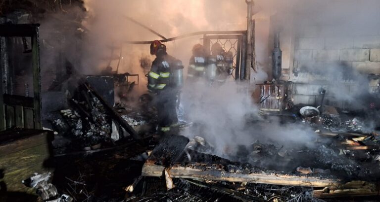Incendiu la anexa și la atelierul din curtea unei gospodării din Toplița Mureșului, Certeju de Sus