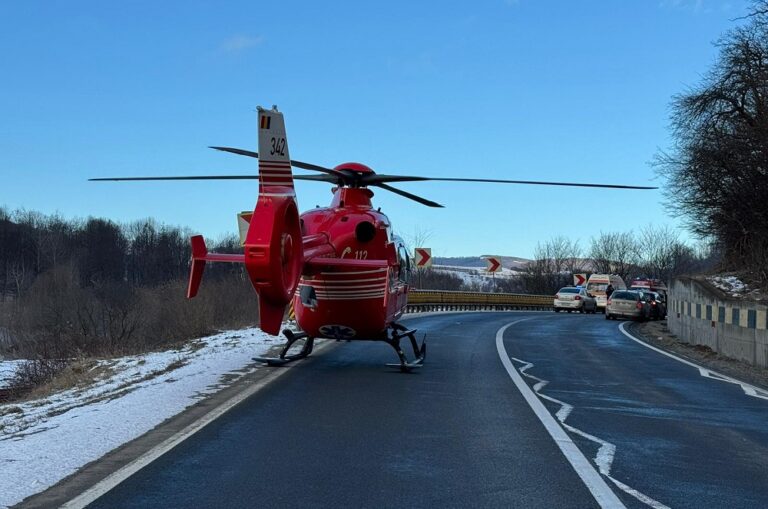 Accident pe DN1E60 în Sâncraiu: Un microbuz este implicat și patru copii au ajuns la spital