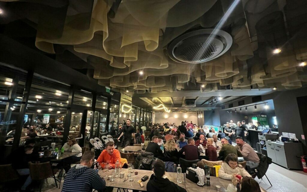 Taverna Racilor Cluj a fost închisă după numai o lună de funcționare: Abateri foarte grave au fost semnalate!
