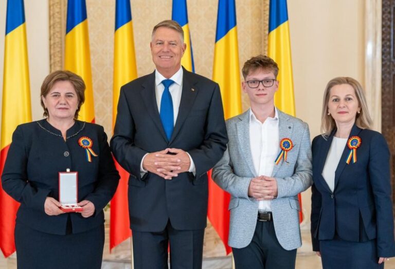 Liceul Teoretic din Hațeg a primit Ordinul „Meritul pentru Învățământ în Grad de Cavaler”