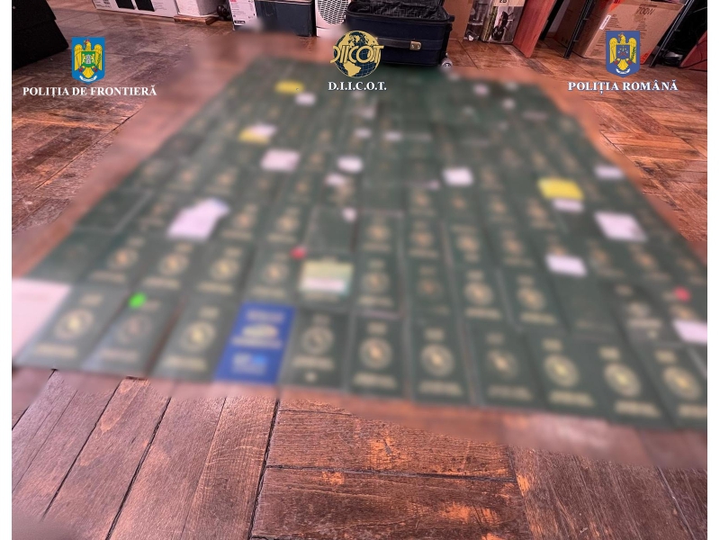 Percheziții domiciliare într-un dosar de trafic de migranți: 250 de pașapoarte au găsit mascații în cele 35 de percheziții domiciliare!