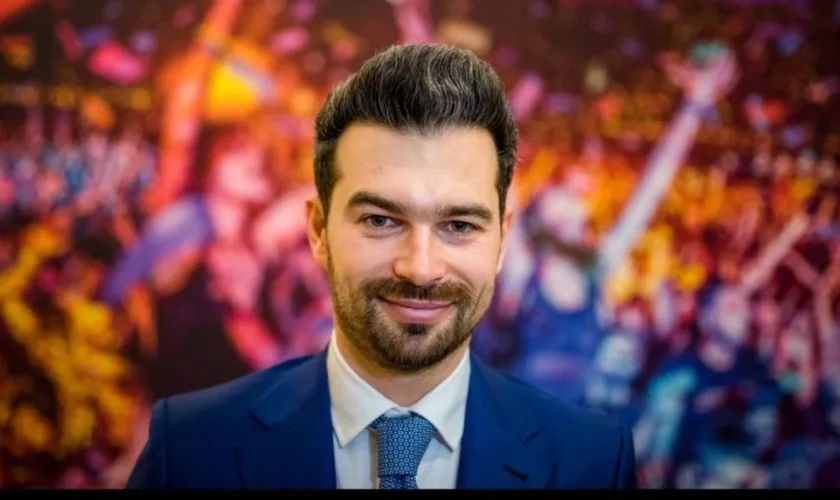 Bogdan Buta, fondatorul UNTOLD, a postat mai multe poze cu iubita sa: Cine e frumoasa sa iubită?