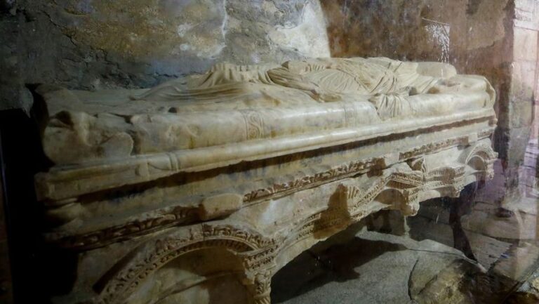 Mormântul Sfântului Nicolae, descoperit într-o biserică antică din Turcia, provincia Antalya