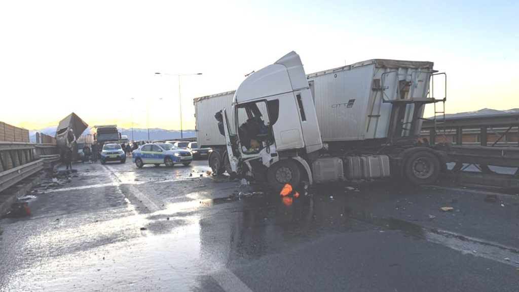 Accident grav de circulație pe Autostrada A1 Sibiu-Sebeș: 9 persoane au fost implicate!