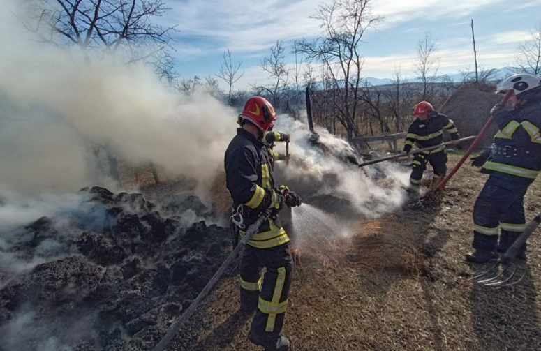 Patru incendii de miriște în Budureasa, Pietroasa și Drăgănești, în mai puțin de patru ore: Amenzi uriașe pentru piromanii inconștienți!