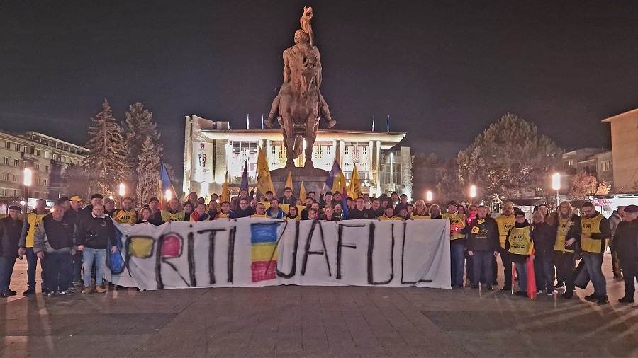AUR a pichetat sediile PSD și PNL de la Deva: „PSD și PNL, aceeași mizerie”. Liderii PSD – PNL Hunedoara, cufuriți de frică, au închis sediile!