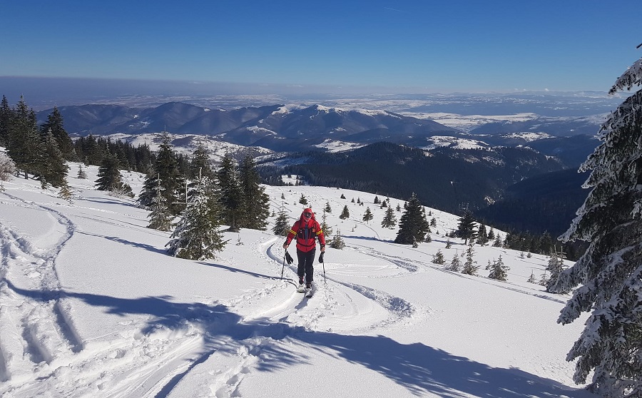 (FOTO) Salvamontiștii din Vlădeasa: Încă mai avem zăpadă powder dar și zone neatinse