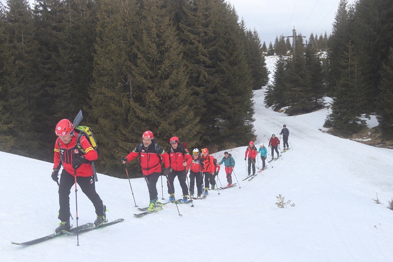 Exercițiu de salvare din avalanșă pentru salvamontiștii din Cluj, în Muntele Mare