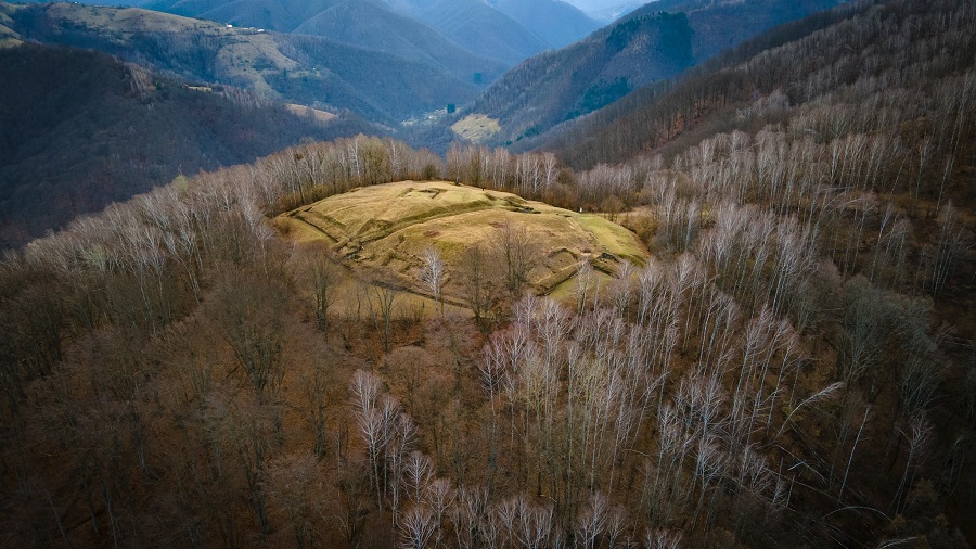 Cetatea dacică Costești – Blidaru, una dintre cele șase fortărețe dacice din Munții Orăștiei, inclusă în patrimoniul mondial UNESCO