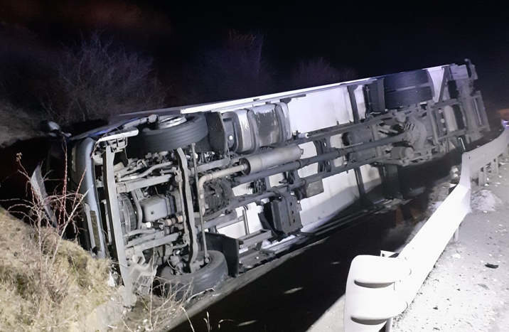 Un TIR s-a răsturnat în Izvoru Crișului de pe DN1E60, Cluj-Oradea