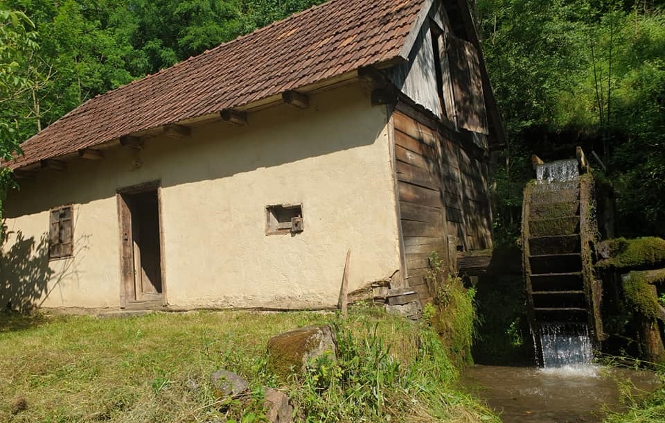 Moara de apă de la Obârșia, una dintre puținele mori din Crișana care încă funcționează