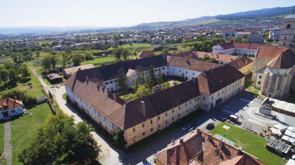 (VIDEO) Palatul Principilor din Transilvania, vechi de peste șase secole, și-a deschis în premieră ușile
