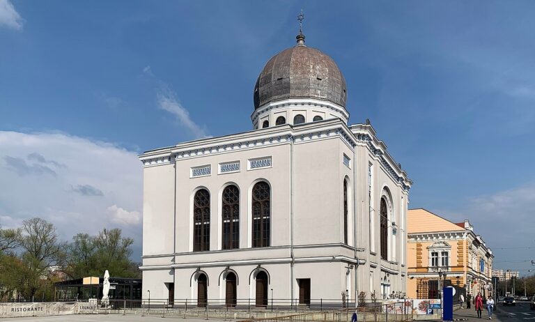 Sinagoga Neologă din Oradea: Templul a fost ridicat de către evreii reformişti după ce s-au separat de comunitatea evreiască ortodoxă