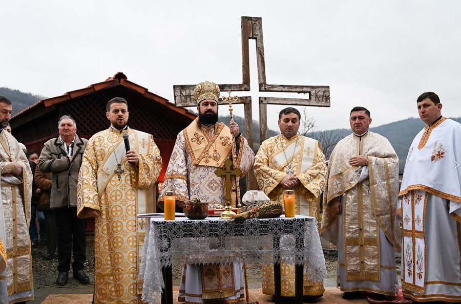 Preasfințitul Părinte Nestor a târnosit biserica „Sfântul Ierarh Nicolae” din parohia Prăvăleni