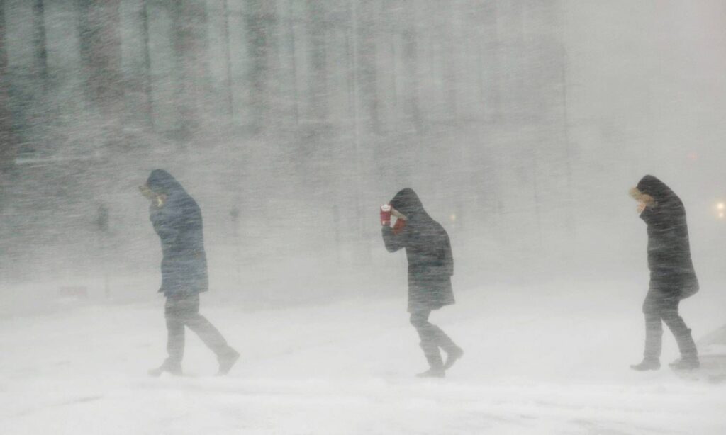 Meteorologii anunță vreme rea în Crișana și Transilvania: Rafale puternice de vânt și ninsori viscolit