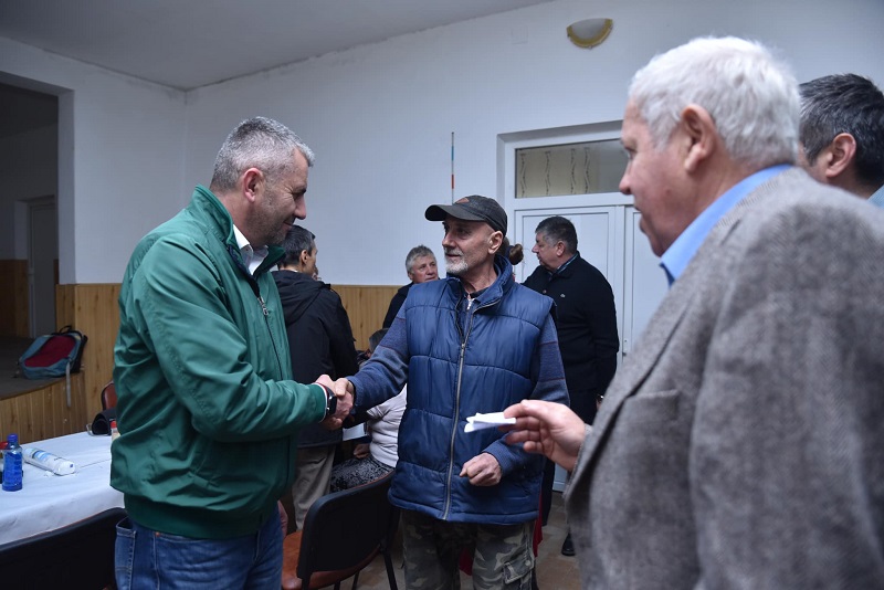 Prezență numeroasă la un control medical de rutină organizat în Blăjeni. Călin Marian: Îl felicit pe primarul Jurca pentru grija față de comunitate