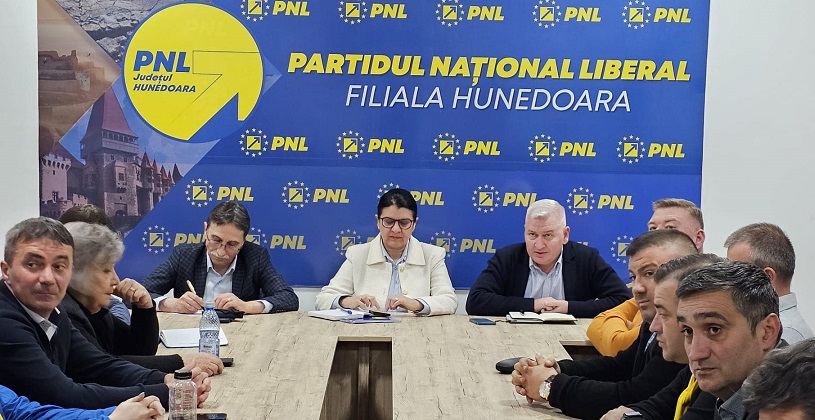 Liberalii din Alba au participat la ședința PNL Hunedoara. Roman: I-am încurajat pe colegii noștri, care se confruntă cu o perioadă mai dificilă
