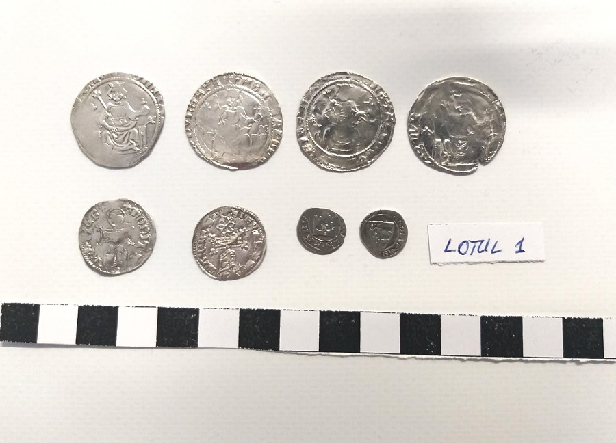 Un tezaur valoros, format din 397 de piese, a fost descoperit în Turda, în urma lucrărilor de modernizare a centrului istoric din Turda