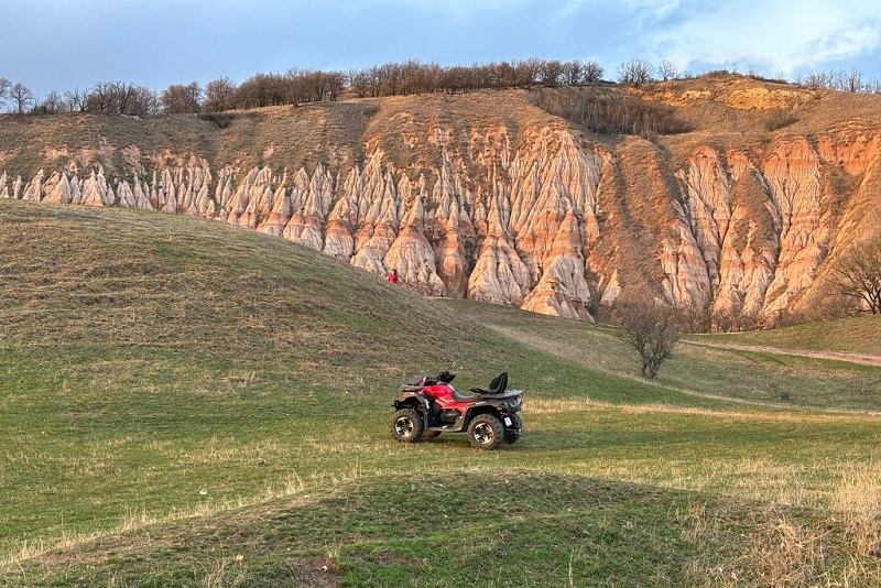 Accident în zona Râpa Roșie din Sebeș: Doi bărbați care s-au răsturnat cu un ATV
