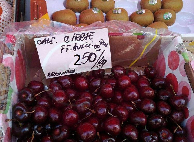 Cireșele, mai scumpe decât aurul: 250 de lei un kg de cireșe, mai mult decât un gram de aur!