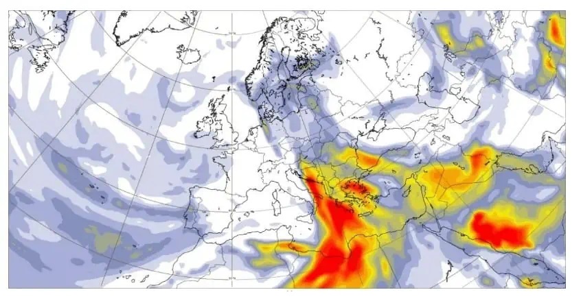 Un val de praf saharian trece miercuri deasupra României