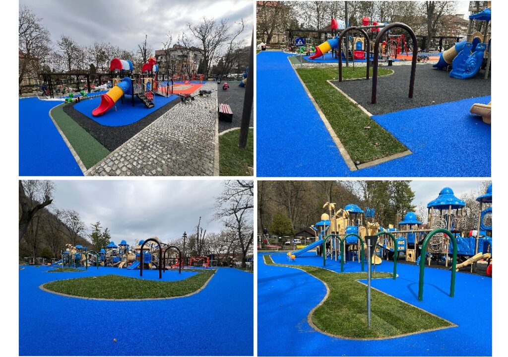 S-au montat rulourile de gazon natural la locul de joacă din Parcul Cetate Deva