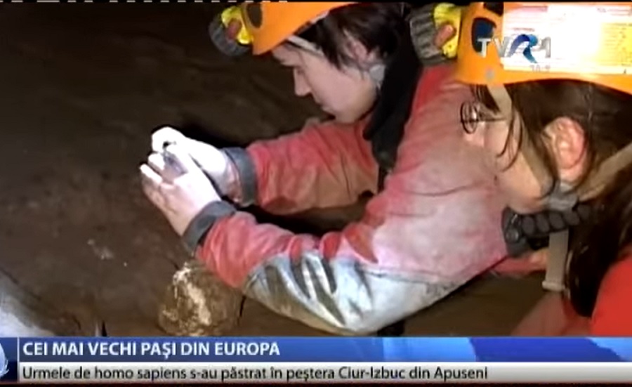 (VIDEO) Cele mai vechi urme de paşi ai unor oameni preistorici din Europa se află în Apuseni