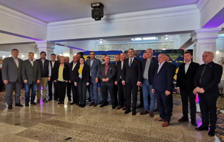 Liberalii din Țara Zarandului vor „a treia revoluție” după Iancu și Horea: „No, gata cu PSD! No, hai cu libertatea!”