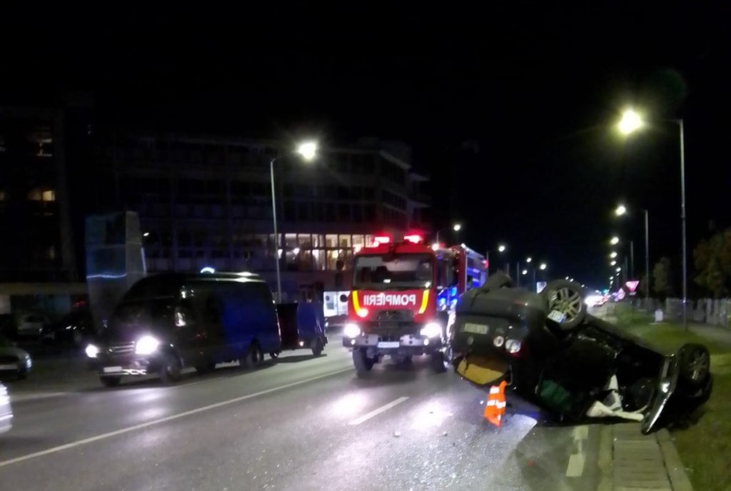 Patru mașini au fost implicate într-un accident grav în Florești: O tânără a ajuns la spital