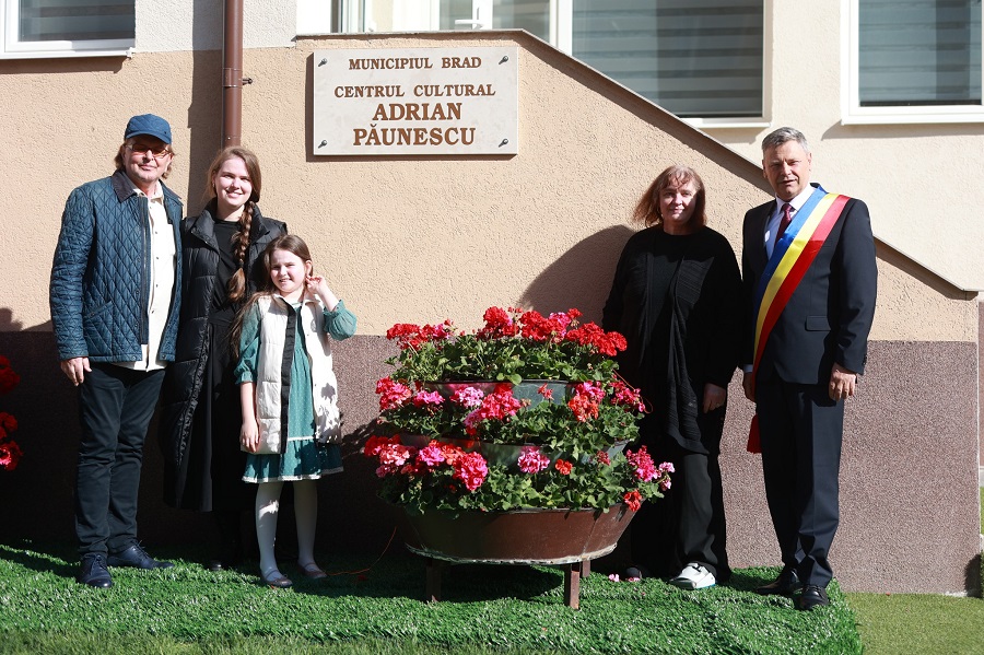 Florin Cazacu: Centrul Cultural „Adrian Păunescu” din Brad a fost inaugurat oficial în prezența unor membrii ai familiei poetului