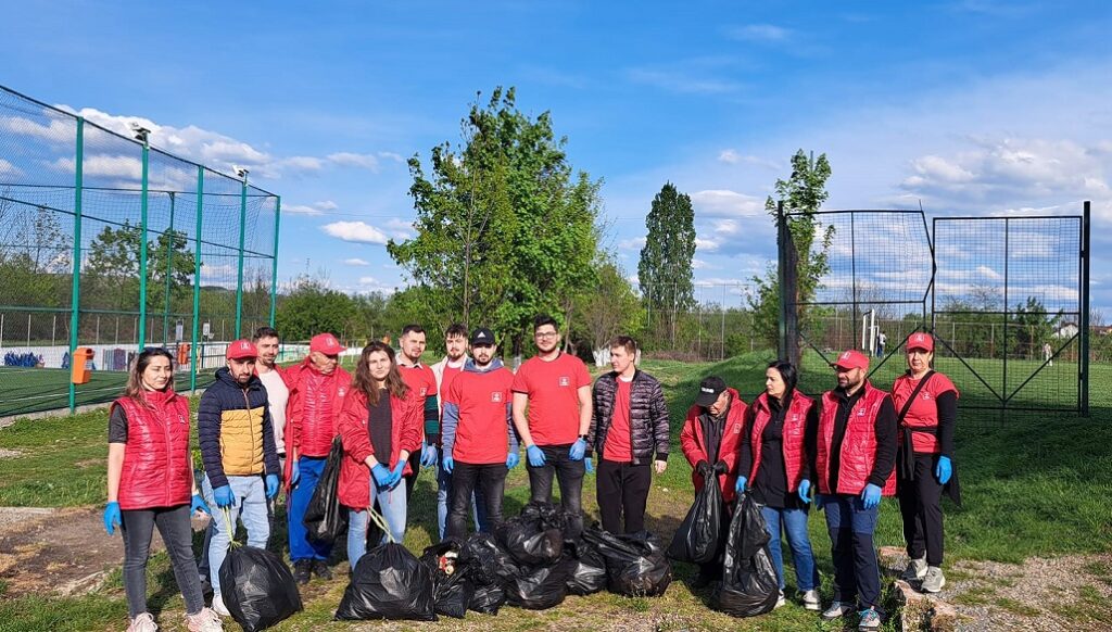 Primăvară în Huedin: Tinerii social-democrați au organizat o acțiune de ecologizare
