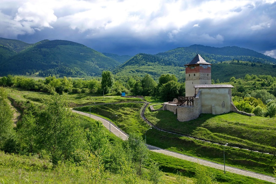 Cetatea Mălăiești, din Sălașu de Sus, un monument istoric superb, în drum spre Retezat