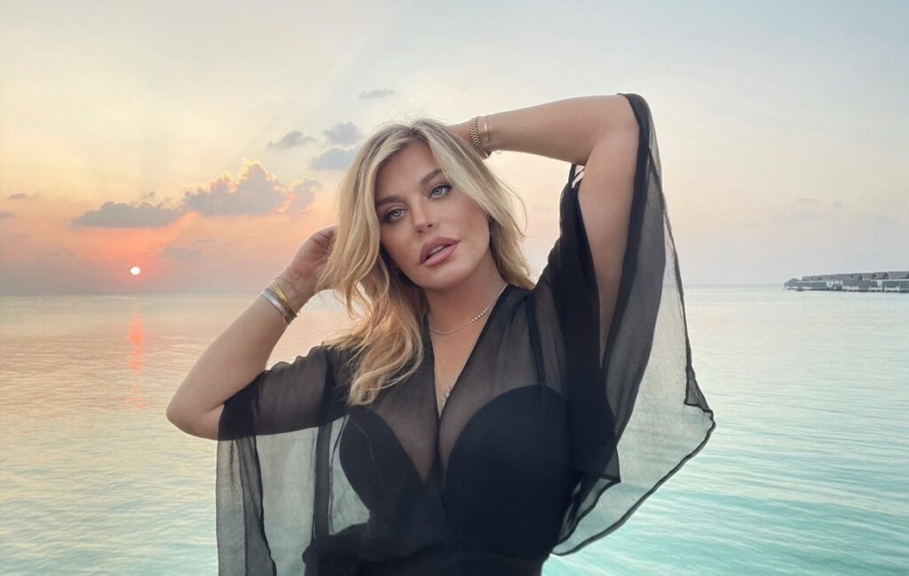 Loredana Groza: „Dorm mai puţin, mănânc mai puţin. Sunt 100% naturală”