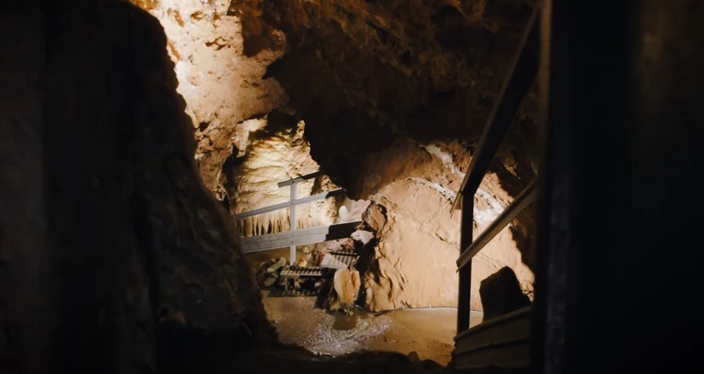 (VIDEO) Peştera cu cristale din mina Farcu: A fost amenajat și un mic muzeu dedicat mineritului
