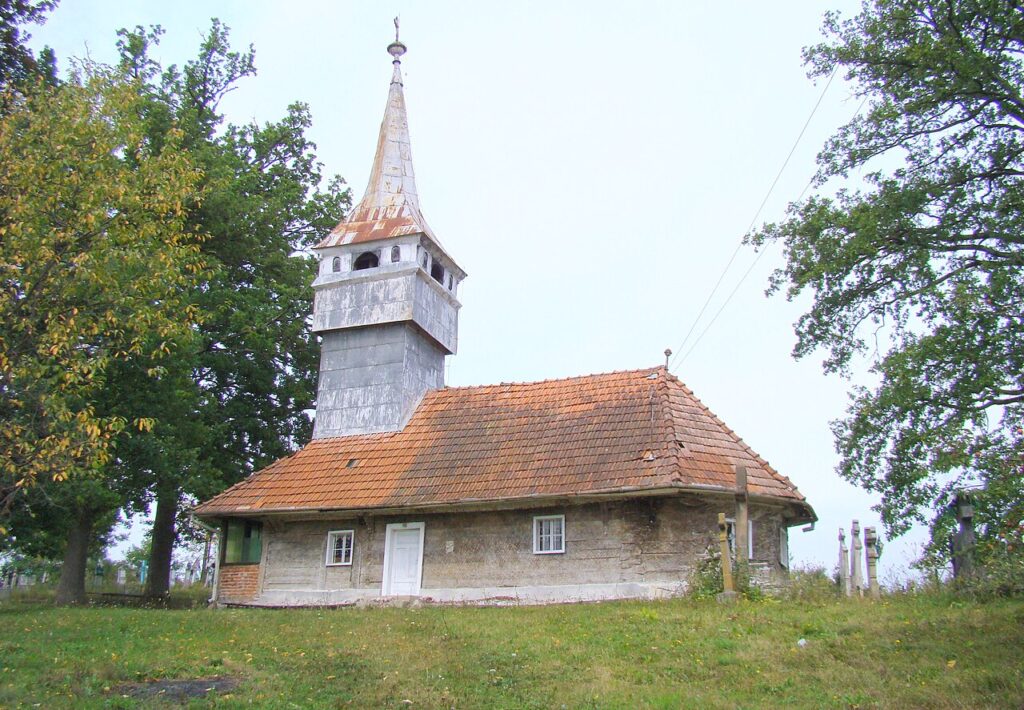 Biserica de lemn din Tiulești, Tomești, construită în anul răscoalei lui Horea, Cloșca și Crișan