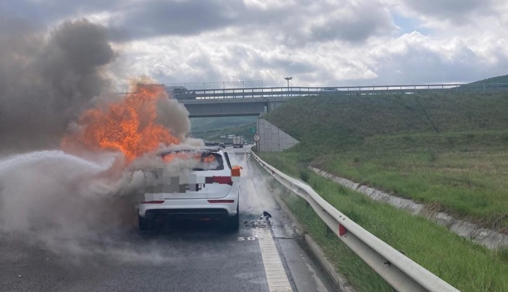 Un incendiu a izbucnit pe autostrada A10, sensul de mers Turda – Aiud