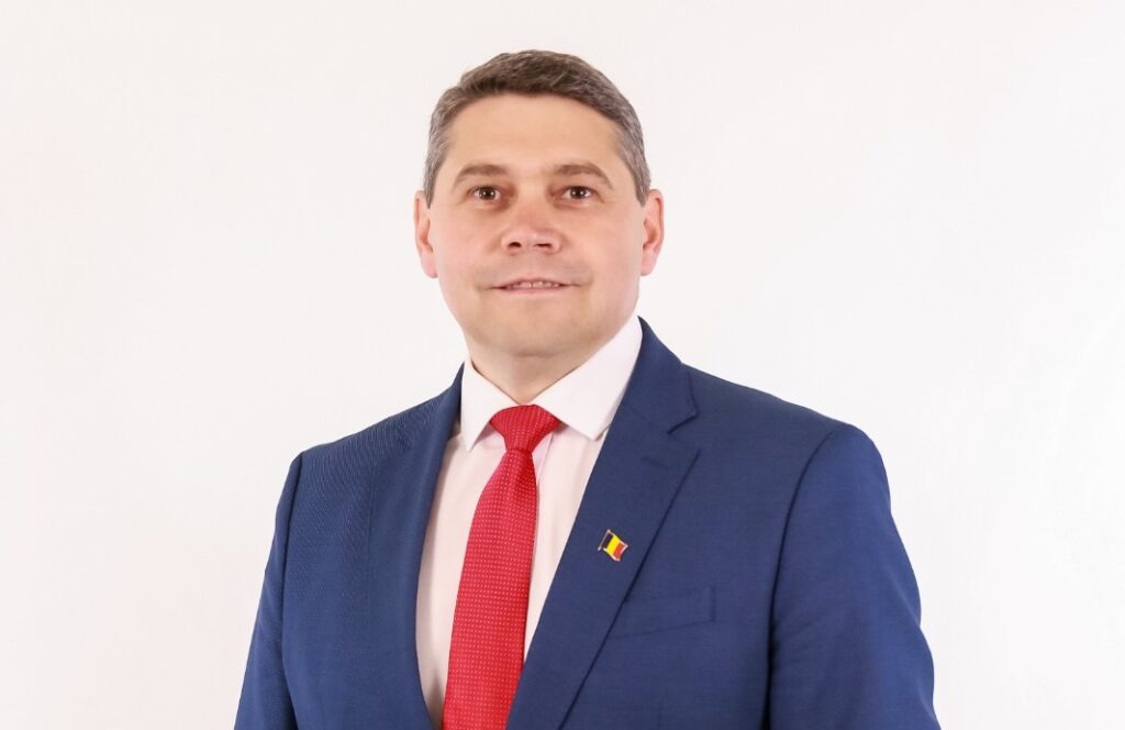 (INTERVIU) Adrian Popa: După 20 de ani nu avem modernizate și asfaltate toate drumurile din Iara și celelalte 12 sate