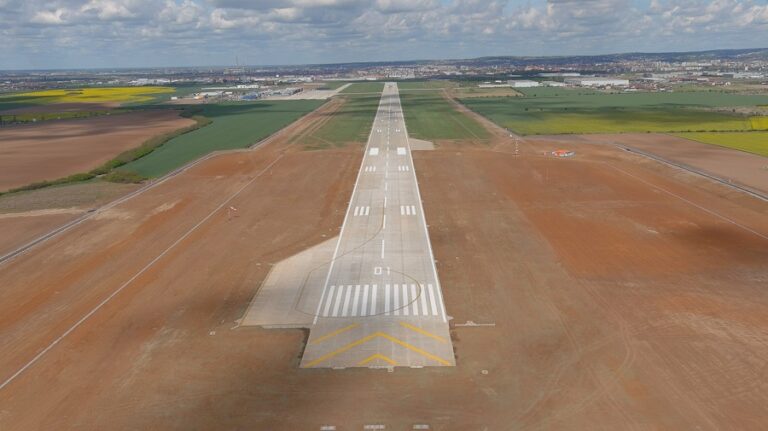 Treptat Aeroportul din Oradea ia fața celui din Cluj: S-au recepționat lucrările la extinderea pistei de aterizare!
