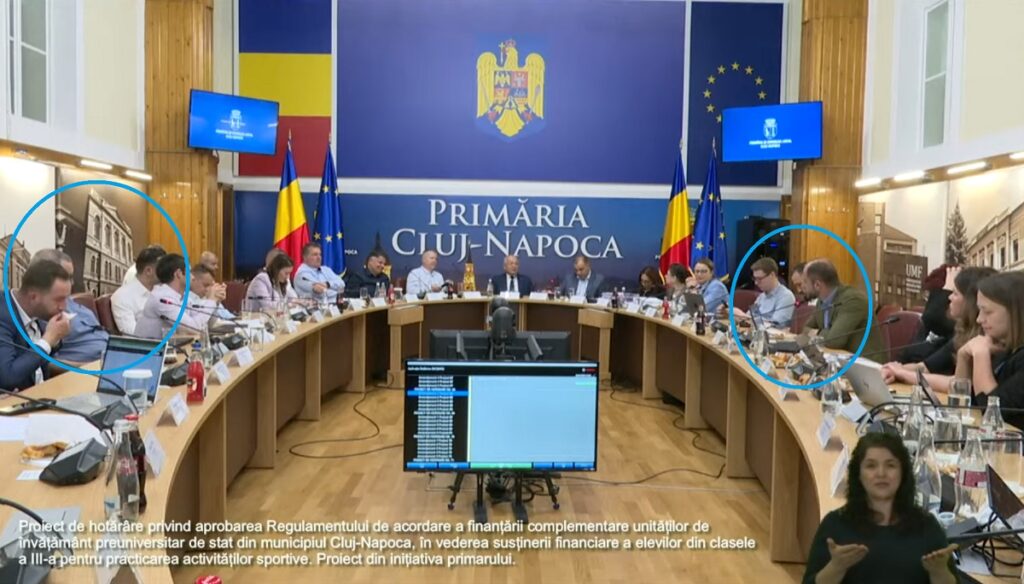Dragi consilieri locali: În semn de bun simț, minim, închideți microfonul când vorbește un coleg