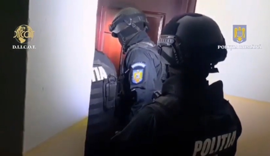 „Deschide, Poliția!” Mafia drogurilor din Alba a fost lovită de mascați: 39 de consumatori de droguri duși la audieri!